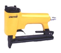 PNEUMATIC STAPLER (Pneumoagrafeuses)