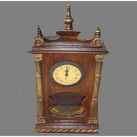 wooden clock (деревянные часы)