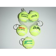 MINI TENNIS BALL WITH KEY RING AND CHAIN (MINI TENNIS DE BALLE AVEC PORTE-CLÉS ET CHAINE)