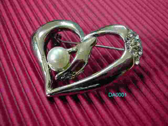 BROOCH