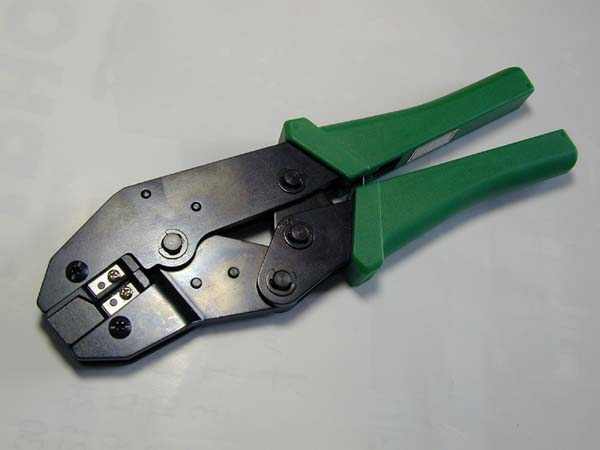 STRAIGHT MOTION MODULAR CRIMP, STRIP, CUT TOOL (STRAIGHT PROPOSITION MODULAR CRIMP, BANDES, CUT OUTIL)