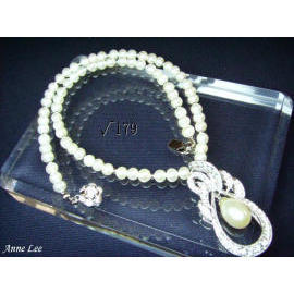 pearl necklace (Perlenkette)