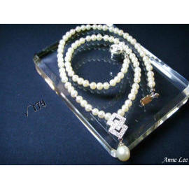 pearl necklace (Perlenkette)