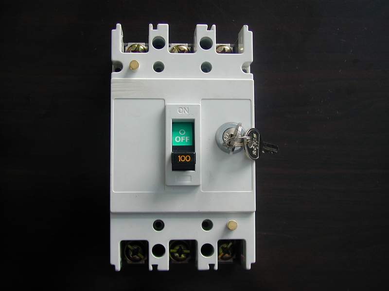  MCCB With Mechnical Lock ( MCCB With Mechnical Lock)