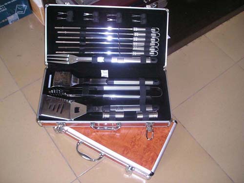  20 PC BBQ Set With Alum Carrying Case