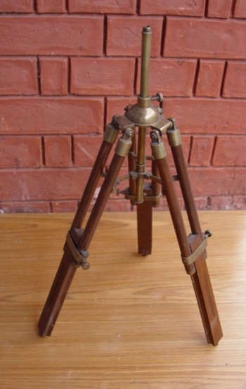  Tripod Lamp Stands (Trépied Pieds de lampe)
