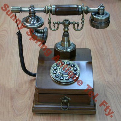  Antique Telephone (Античный телефон)