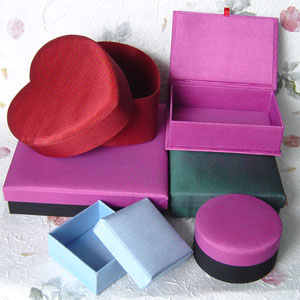  Customized Handmade Silk Boxes ( Customized Handmade Silk Boxes)