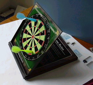  Desktop Magnetic Dartboard In CD Box ( Desktop Magnetic Dartboard In CD Box)
