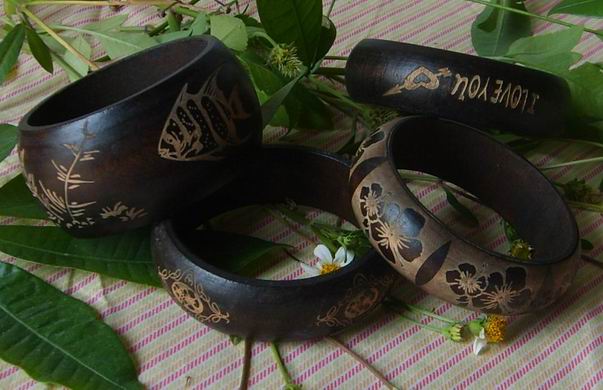 Wooden Bangle (Wooden Bangle)