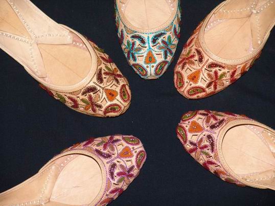  Hand Made Leather Embroidered Khussa Shoe ()