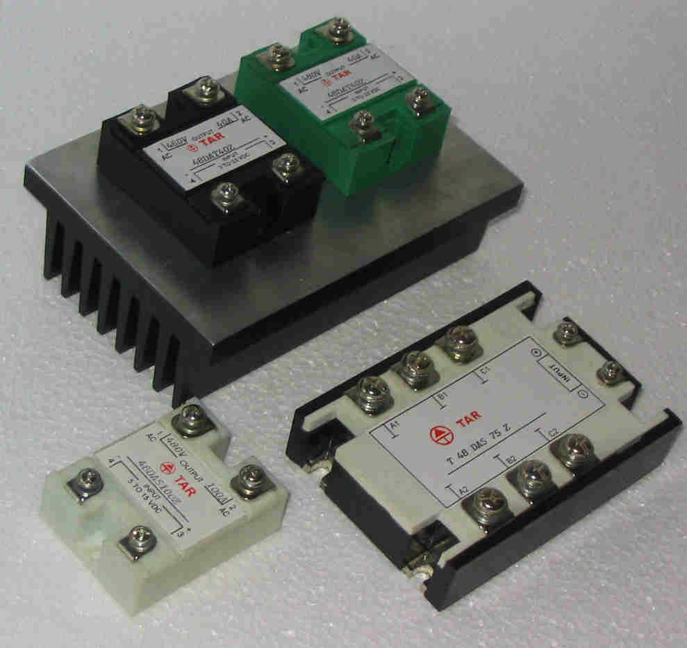  Relays For Power Factor Correction Controllers (Relais pour les contrôleurs de correction du facteur de puissance)