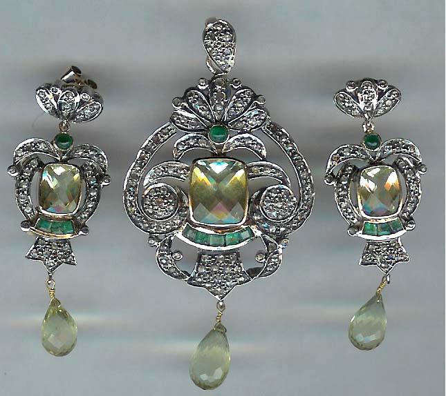 Rose-cut Diamons Pandant Set