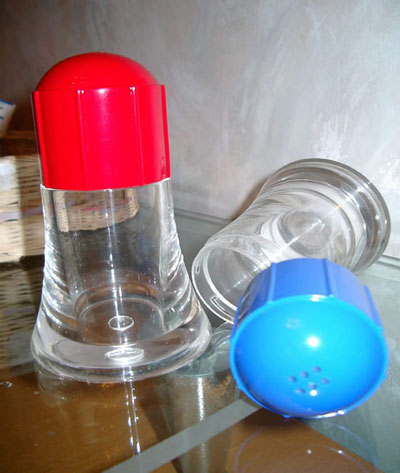  Plastic Salt and Pepper Shaker / Mill (Kunststoff-Salz-und Pfefferstreuer / Mill)