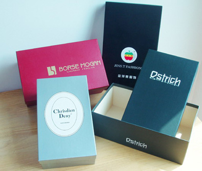  Paper Boxes (De boîtes en carton)