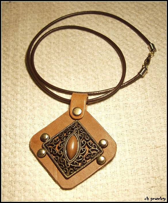  Chinese Hand Made Genuine Leather Necklace (Chinesisch Handgemacht aus echtem Leder Halskette)