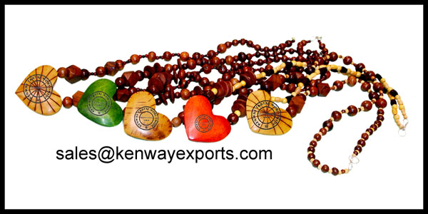  Unique Range Of Wooden Necklaces (Gamme unique de colliers en bois)