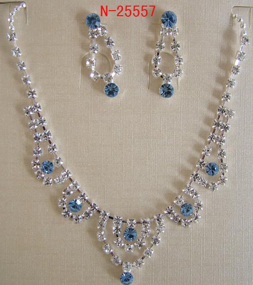  Necklace (Collier)