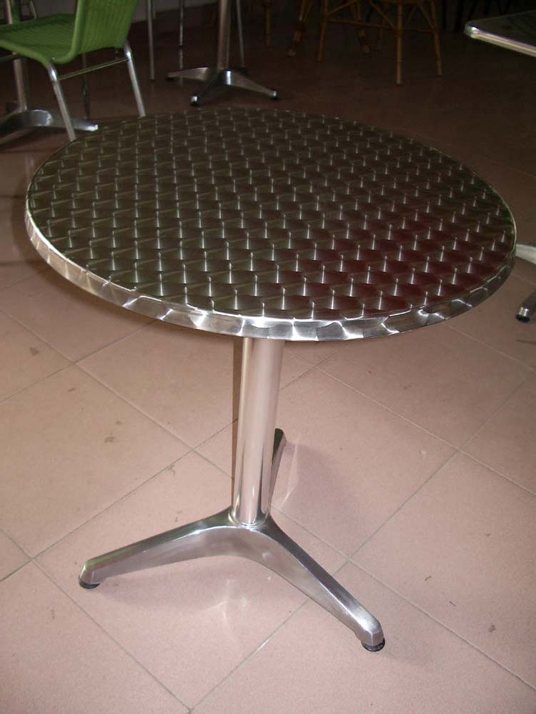  Aluminum Chairs (Aluminium Chaises)