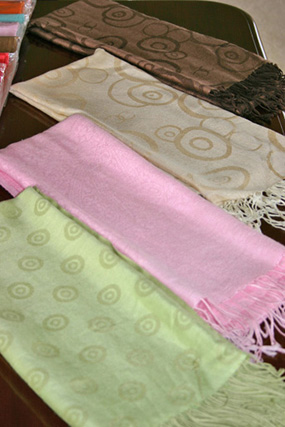  70% Pashmina 30% Silk Printed Shawls ( 70% Pashmina 30% Silk Printed Shawls)