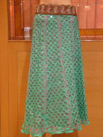  Embroidered Silk Skirts (Les jupes de soie brodée)