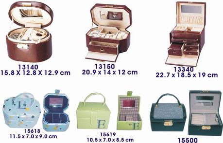  Italian Leather Jewelry Box (Boîte à bijoux en cuir italien)