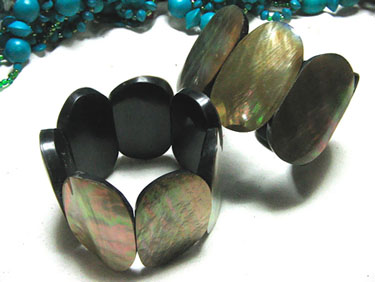  Brown Lip Shell Bangle