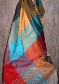  Scarves & Shawls ()