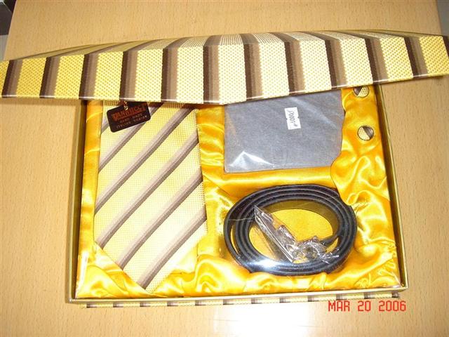  Present Box Of Necktie Belt Purse And Cufflink (Настоящее Box Of Галстук пояса кошелек и запонки)