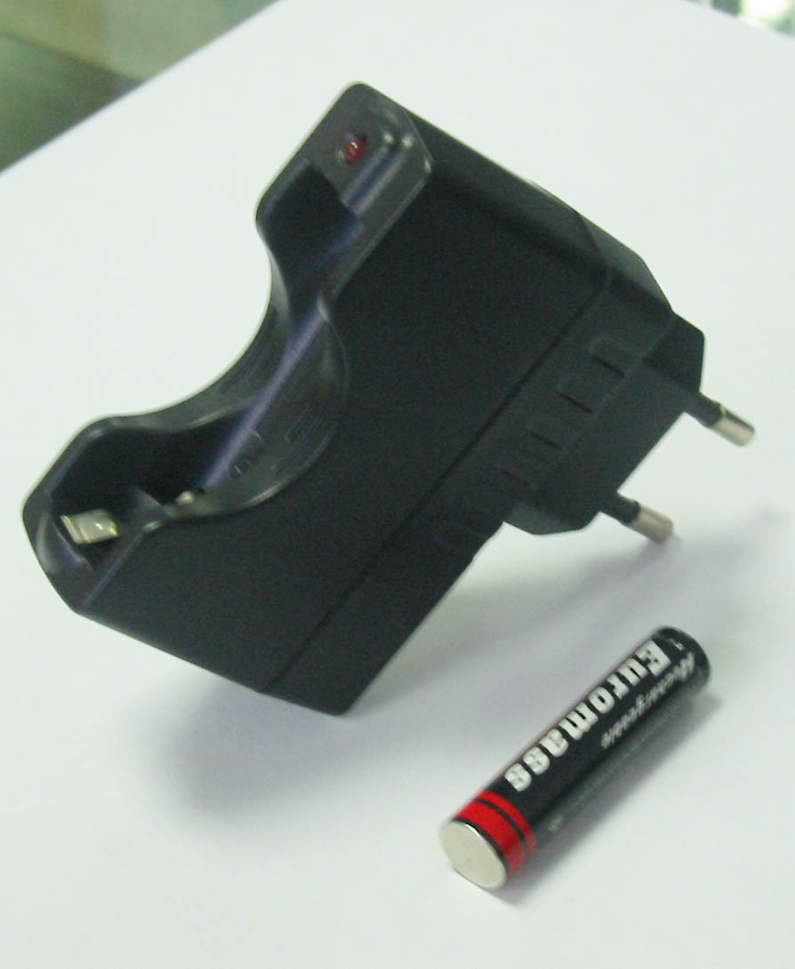  Single Battery Charger (Одноместные зарядное устройство)
