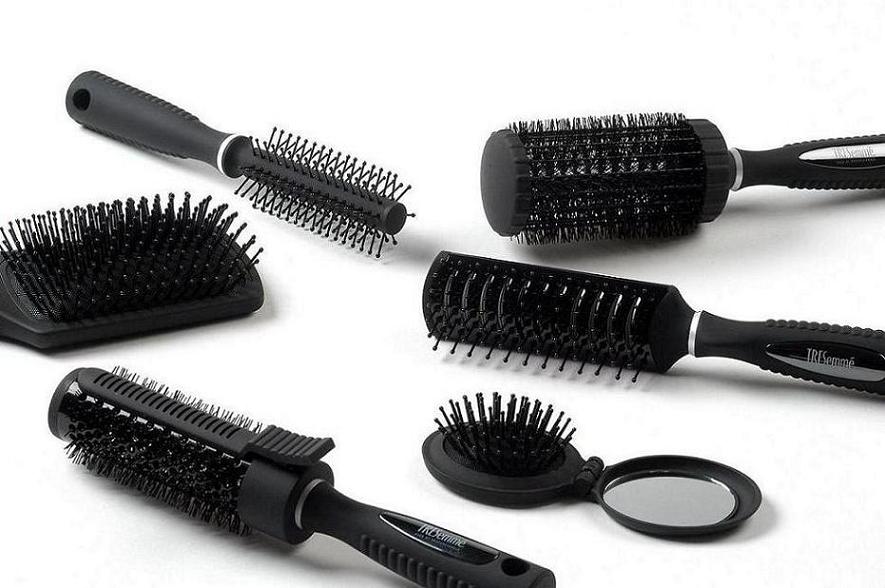  Hair Brushes And Accessories (Brosses à cheveux et accessoires)