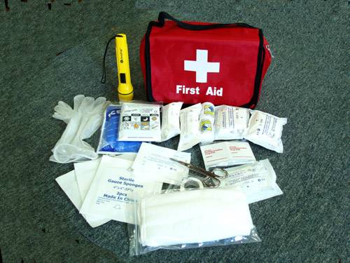  First Aid Kit (Trousse de premiers soins)