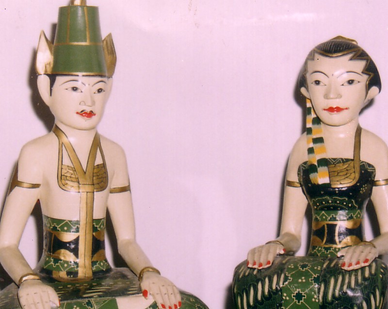  Javanese Wooden Couple Statue (Javanais Couple Statue en bois)