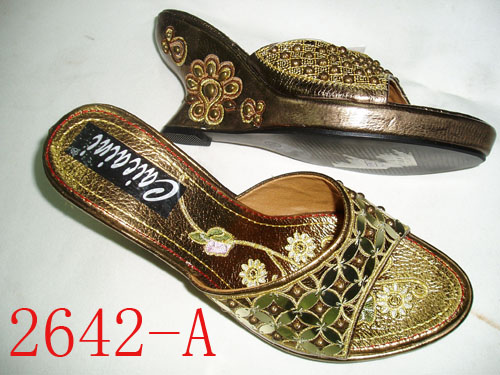 Embroidered Sandal ()