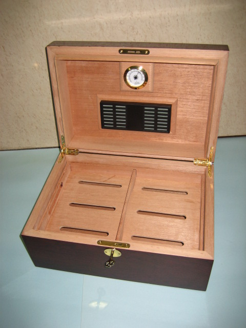  Cigar Humidor (Сигара Хьюмидор)