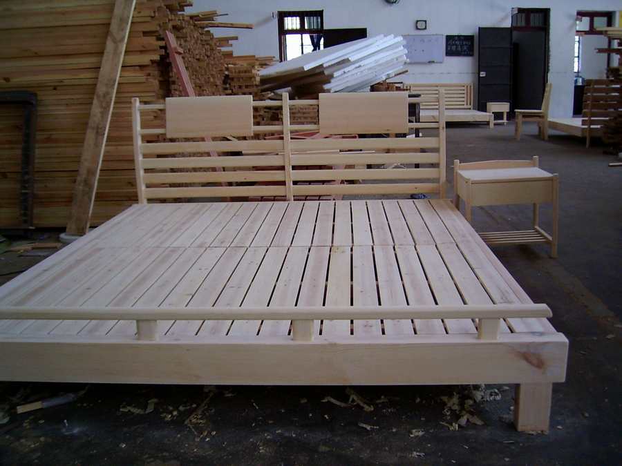  Wooden Bed