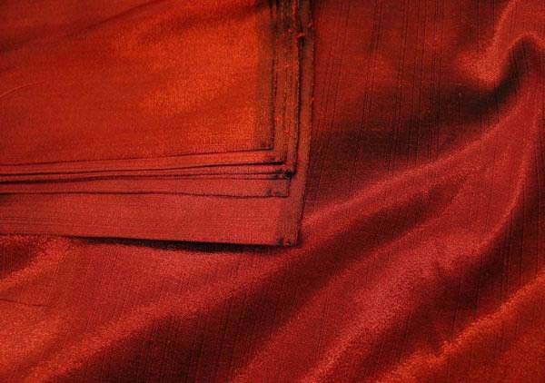  100% Authentic Hand Woven Thai Silk Fabrics (100% Authentic Woven Hand Thai Silk Fabrics)