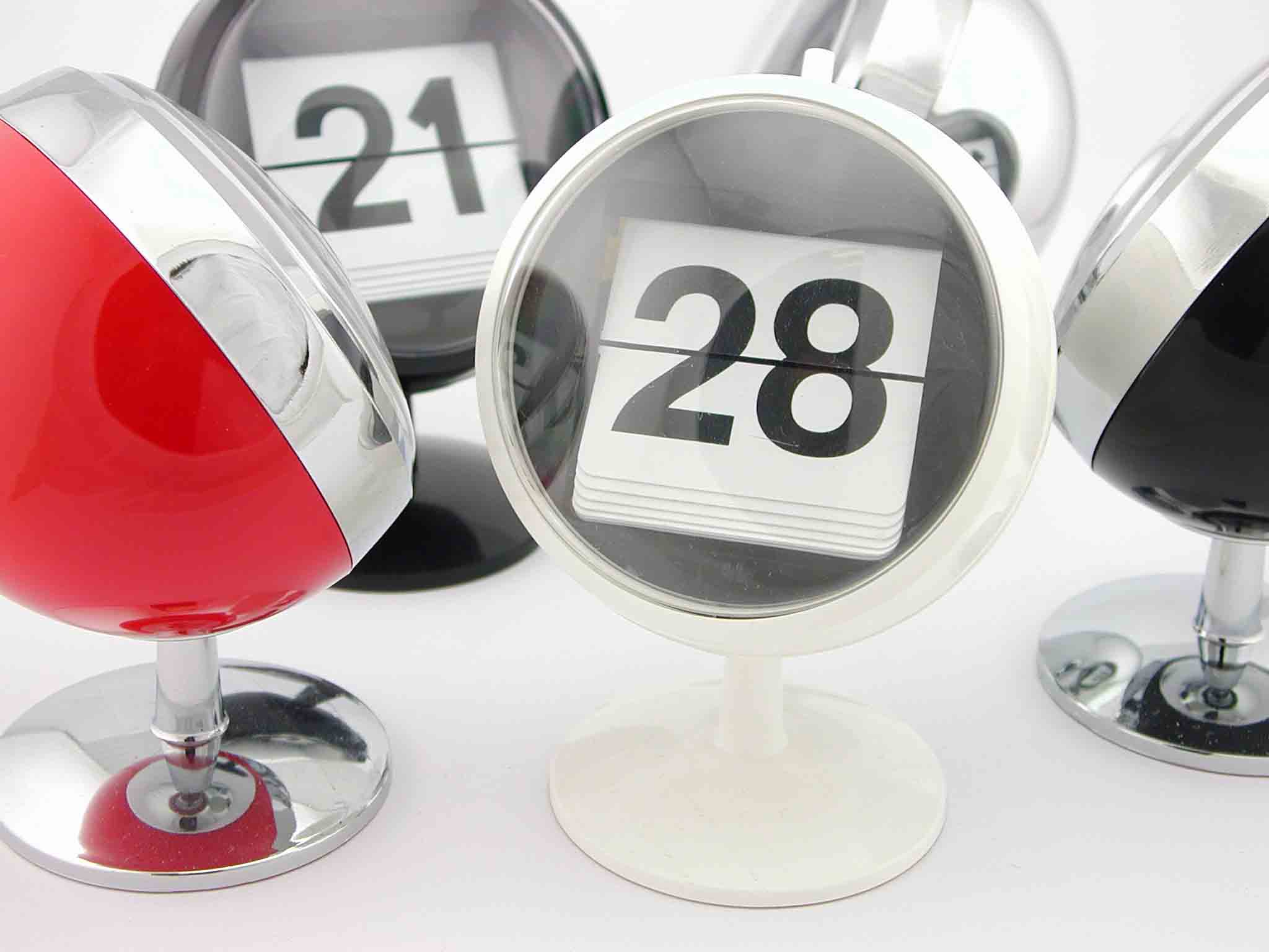  our item - Plastic Ball Shape Calendar With Stand ( our item - Plastic Ball Shape Calendar With Stand)