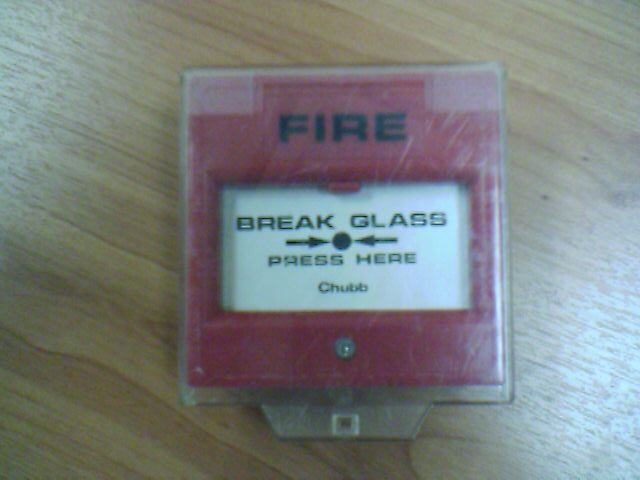  Break Glass (Разбитого стекла)