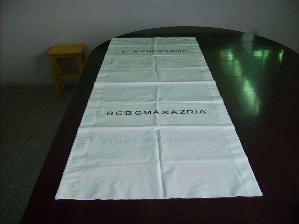  Plastic PE Garment Bag On Roll ( Plastic PE Garment Bag On Roll)