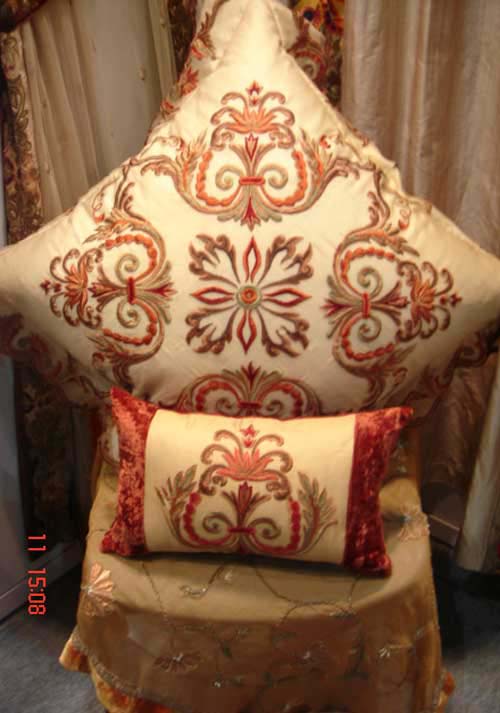  Hand Embroidered Home Furnishing Items, Cushion Covers & Curtains (Broderie Main Home Furnishing Items, housses de coussins et rideaux)