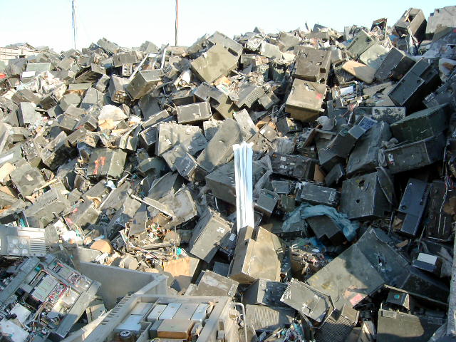  100 Tones Of Military Radio Scrap Metals (100 tonnes de ferraille militaire Radio)