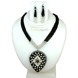 Beaded Necklace (Колье из бисера)