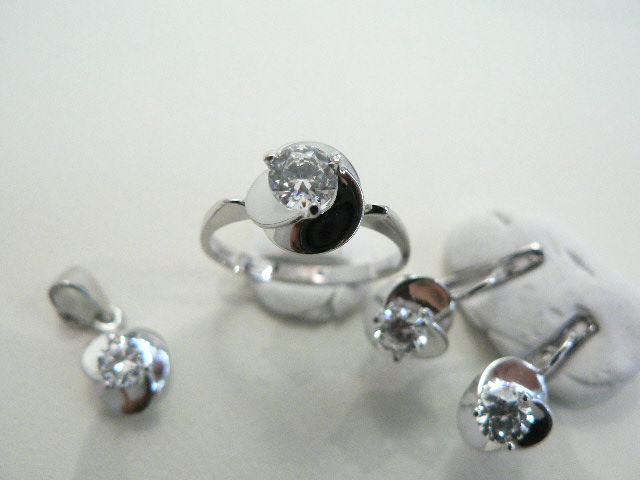  Gold Half Set With Swarovski Stones (Gold Half Set mit Swarovski-Steinen)