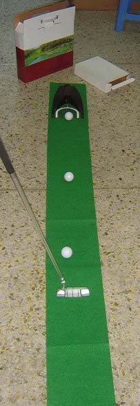  Golf Putting Mat With Electronic Putter Cup And Metal Putter (Golf Putting-Matte mit Electronic Putter Cup und Metall-Putter)