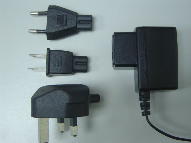  Interchangeable AC Plug Power Supply (Austauschbare AC-Plug-Netzteil)
