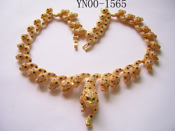  Necklace In Jaguar Design With Swarovski Crystals ( Necklace In Jaguar Design With Swarovski Crystals)