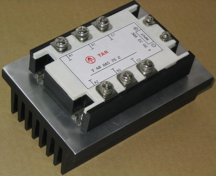  Three Phase Solid State Relays (Trois études de phase Relais statiques)