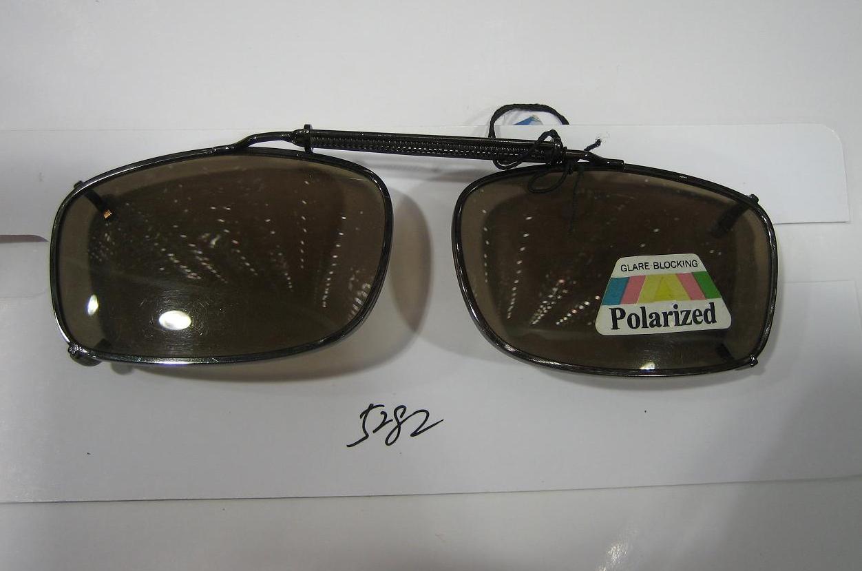  Polarized Clip-on Sunglasses (Polarisée Clip-on Sunglasses)