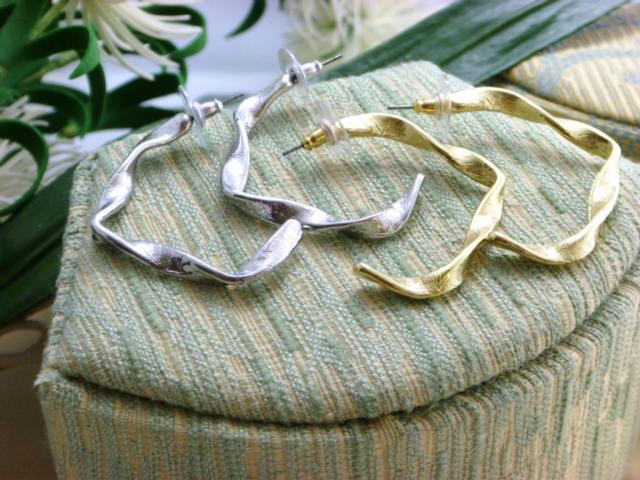  Metal Earring